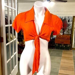 W.O.W  vin crop top